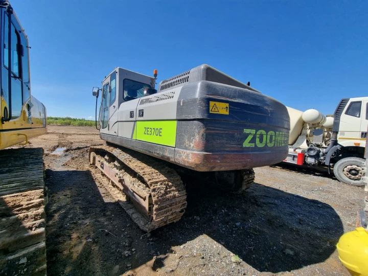 Экскаватор гусеничный ZOOMLION ZE370E, 2022, Идентификационный номер: ZMEZE245LN0001016, принадлежащий Продавцу на праве собственности, что подтверждается Договором купли-продажи № ОВ/Ф-145729-09-01-С-01 от 04.10.2022 г.